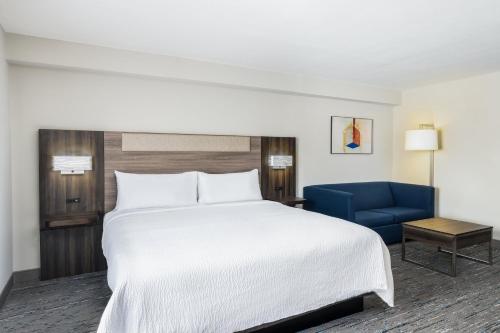 Holiday Inn Express Atlanta West - Theme Park Area, an IHG Hotel