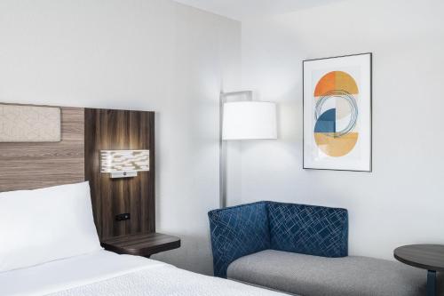 Holiday Inn Express Atlanta West - Theme Park Area, an IHG Hotel