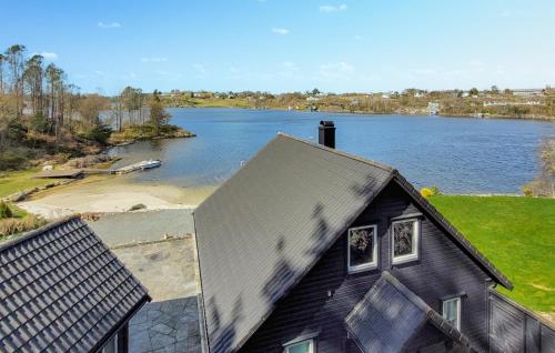 Skats, Beach Front Home In Sveio With Wifi in Sveio