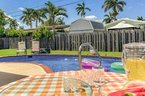 Amazing Home with Heated Pool, 8 mins to the Beach