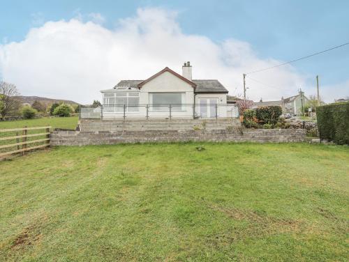 Holiday home in Llanrug 