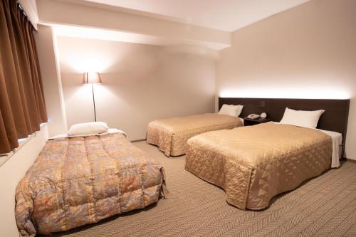 3 twin beds