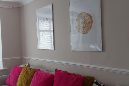 Beautiful Bright Three Bedroom House in Brighton and Hove with free parking