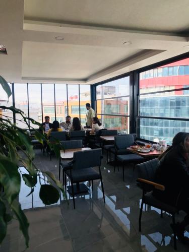 อาหารและเครื่องดื่ม, world say hotel near สนามบินวานเฟริตเมเลน