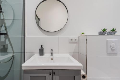 Apartment mit Fitness- und Spielbereich - image 3