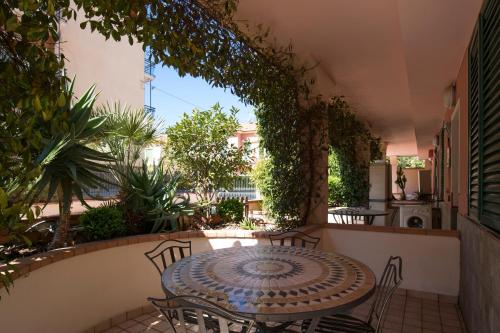 One-Bedroom Apartment with Terrace - Split Level