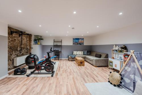 Spacious, central 3 room flat with gym & play area, Berlin (photo 3)