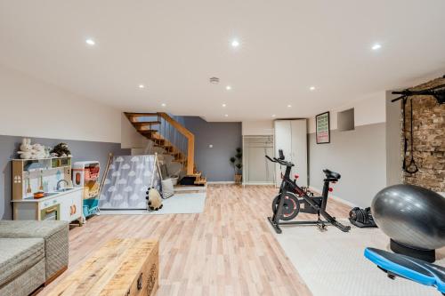 Apartment mit Fitness- und Spielbereich - image 2