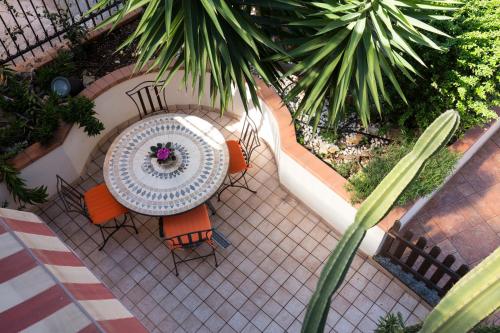 One-Bedroom Apartment with Patio and Terrace