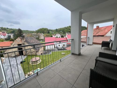 Viesnīcas āriene, Stará vinice in Velké Žernoseky