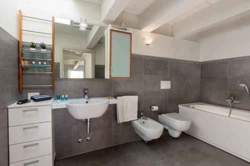 Apartment with Sea View image 2