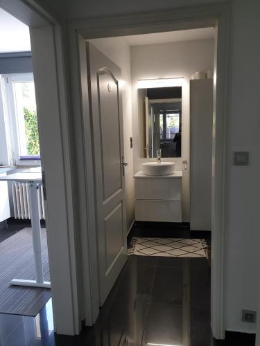 Apartment im Grünen zwischen Messe & Flughafen Köln!, Cologne (photo 8)