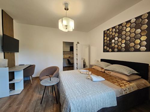 ZITA - Heart of Rovinj, apartment for 2, free parking, 2min center, 5min beach walk, Rovigno (Rovinj)