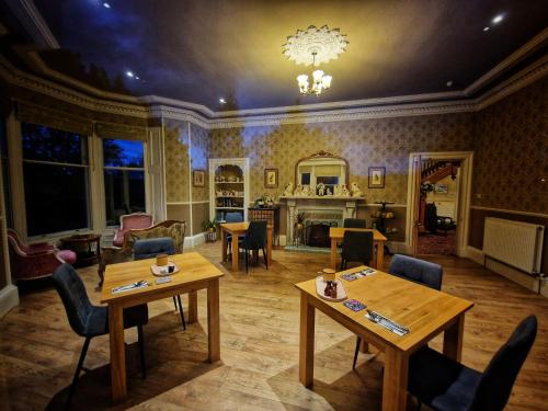 設施, The Pines Guest House in 埃爾金