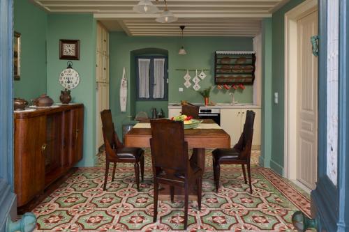 Konyha, Sto Roloi Island Houses in Poros