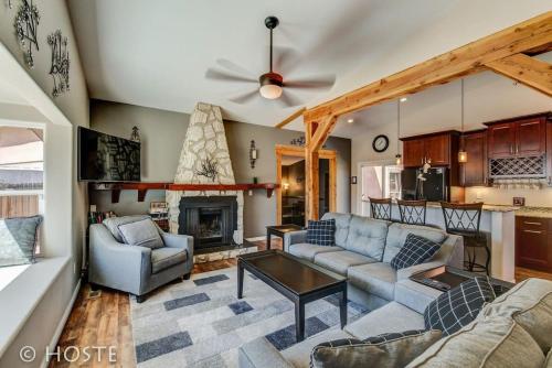 *H* NEW! 4BR Garden of the Gods Retreat