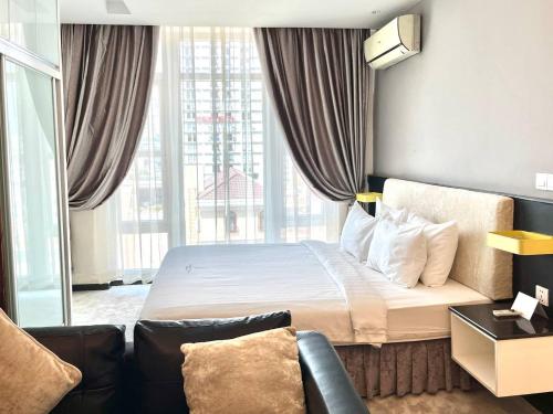 Deluxe Studio Suites image 2