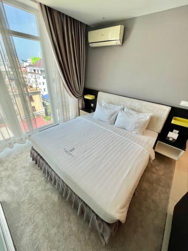 Deluxe Studio Suites image 4