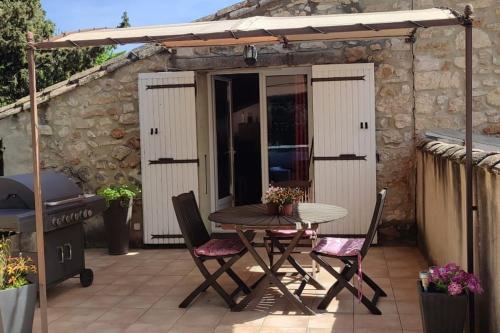 Bel appartement dans Mas Provençal à Orange - Location saisonnière - Orange