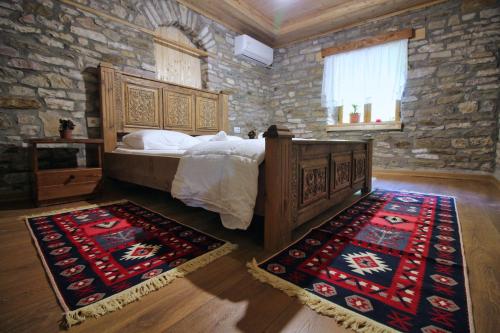 2 bedrooms, 3 beds