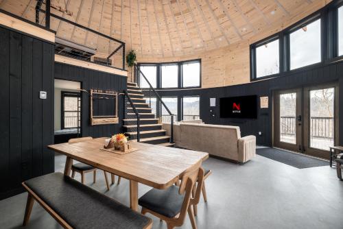 Skyline Yurt: Hot Tub~Wood Stove~WiFi~EVcharger in Front Royal (VA)