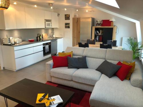кухня, Modern apartment close to Paris in Шатільйон