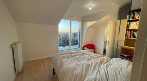 Modern apartment close to Paris in Шатільйон