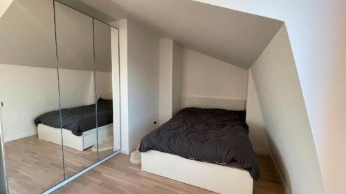 Modern apartment close to Paris in Шатільйон
