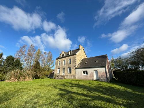 Jolie maison de campagne à 2km de la mer - Location saisonnière - Plomodiern