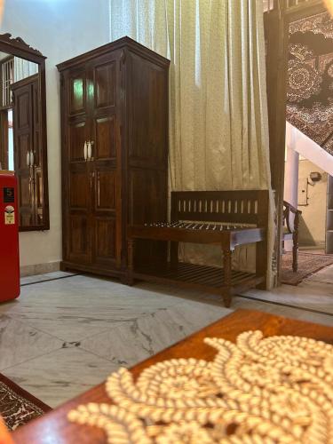 Deluxe King Room image 10