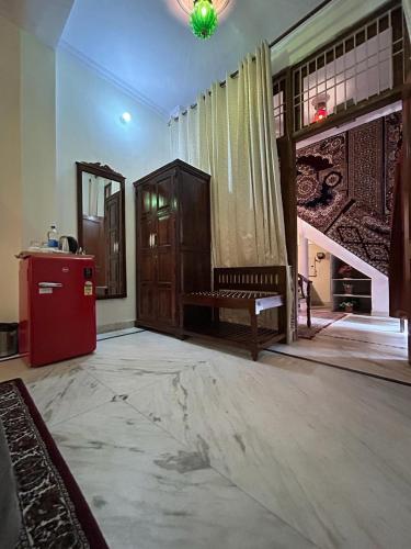 Deluxe King Room image 3