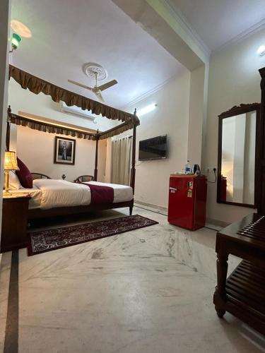 Deluxe King Room image 2