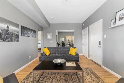 OLD LISTING 3818 Central Ave Entire near Crown Hill Temető