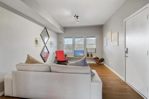 OLD LISTING 3818 Central Ave Entire near Crown Hill Temető