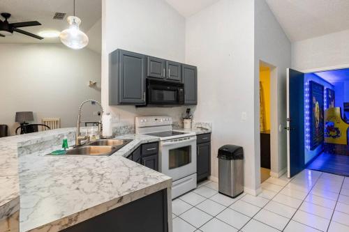 13 Mins From Disney Arcade, Private Pool, & Themed Rooms 13 Mins From Disney Arcade, Private Pool, & Themed Rooms