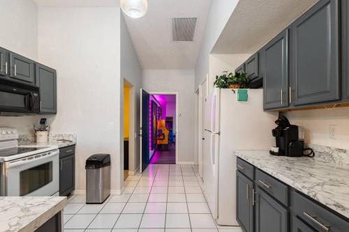 13 Mins From Disney Arcade, Private Pool, & Themed Rooms 13 Mins From Disney Arcade, Private Pool, & Themed Rooms