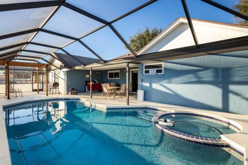 13 Mins From Disney Arcade, Private Pool, & Themed Rooms 13 Mins From Disney Arcade, Private Pool, & Themed Rooms