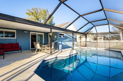 13 Mins From Disney Arcade, Private Pool, & Themed Rooms 13 Mins From Disney Arcade, Private Pool, & Themed Rooms