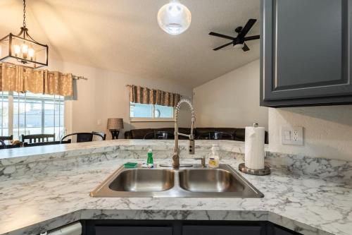 13 Mins From Disney Arcade, Private Pool, & Themed Rooms 13 Mins From Disney Arcade, Private Pool, & Themed Rooms