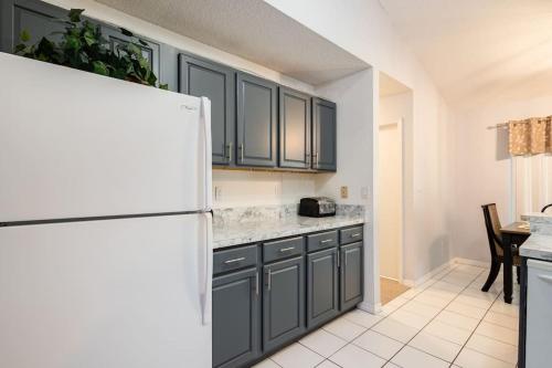 13 Mins From Disney Arcade, Private Pool, & Themed Rooms 13 Mins From Disney Arcade, Private Pool, & Themed Rooms