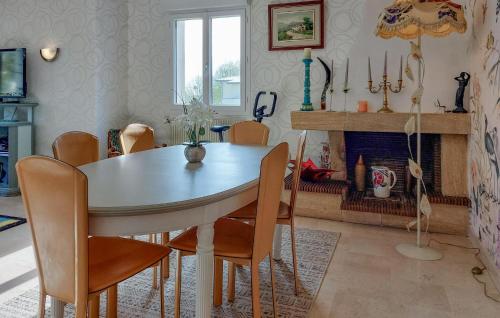 Amazing Apartment In Concarneau With Wifi