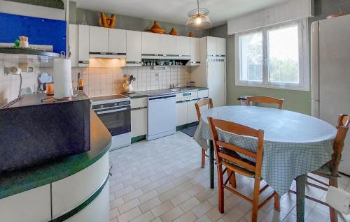 Amazing Apartment In Concarneau With Wifi