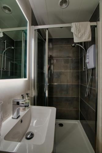 Pitfaranne Guest House - image 10
