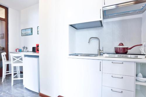 Lo Studio - Piazza della Concordia & Sea View Apt, Salerno (foto 7)