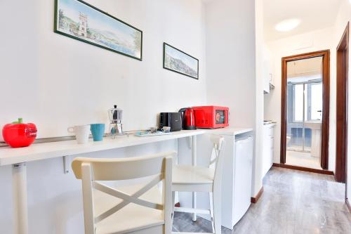 Lo Studio - Piazza della Concordia & Sea View Apt, Salerno (foto 8)