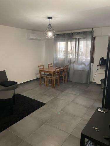 Appartement neuf et moderne face gare St Charles, Marseille