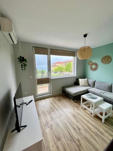 Shared lounge/TV area, Black Sea Breeze Apartment No 3 in Byala