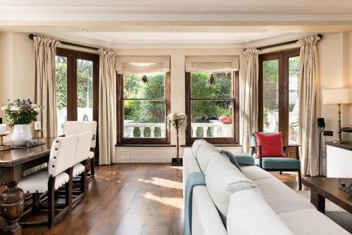 A Chelsea Retreat - 2 Bedroom with Garden and Parking, Londra