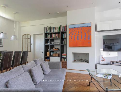 Magenta – 3 Bedroom Home by Battersea Park, London (photo 4)