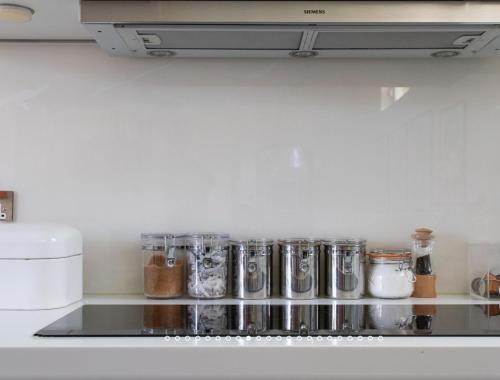 Magenta – 3 Bedroom Home by Battersea Park, London (photo 7)